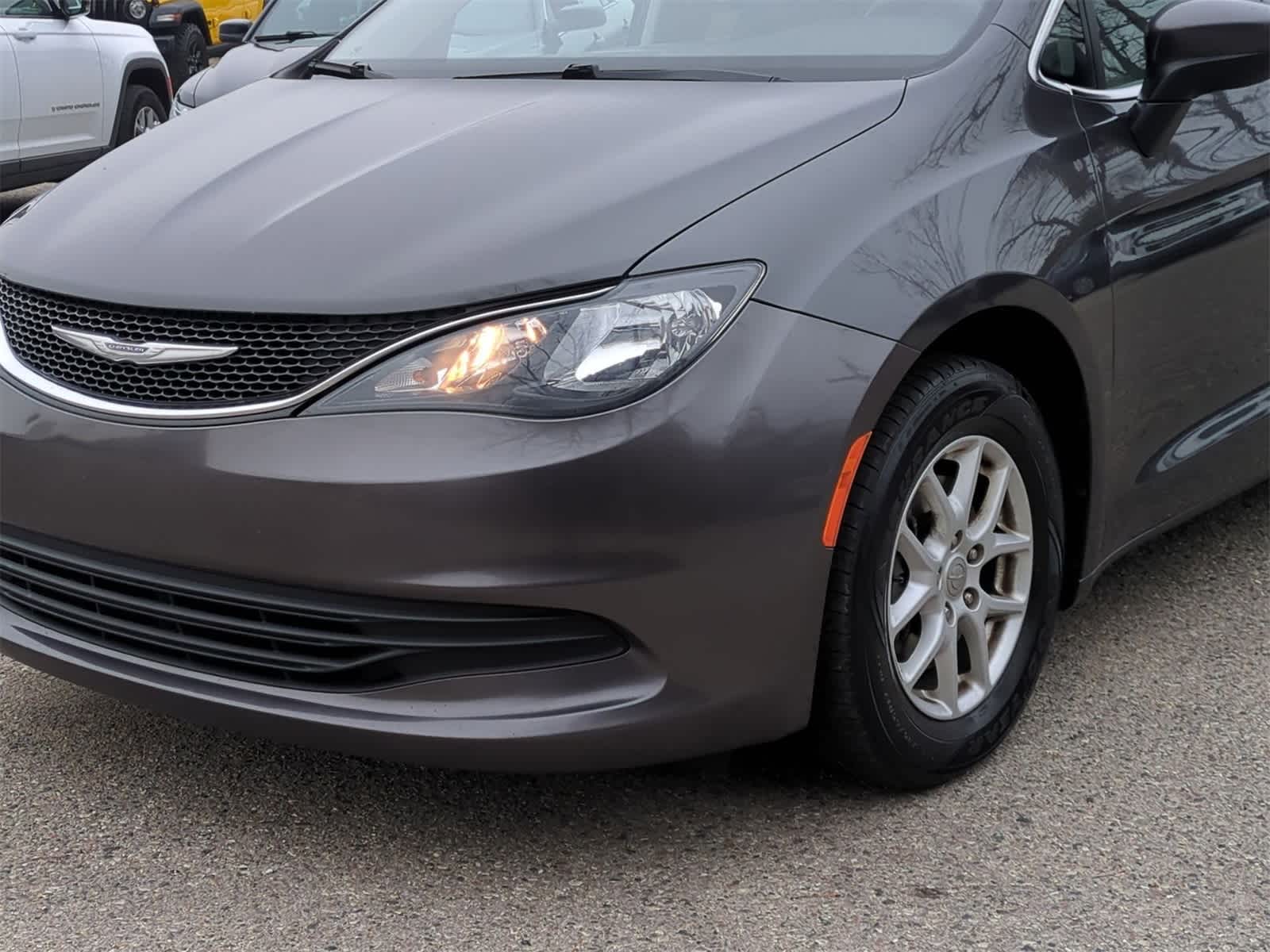 Thumbnail: 2017 Chrysler Pacifica - 11