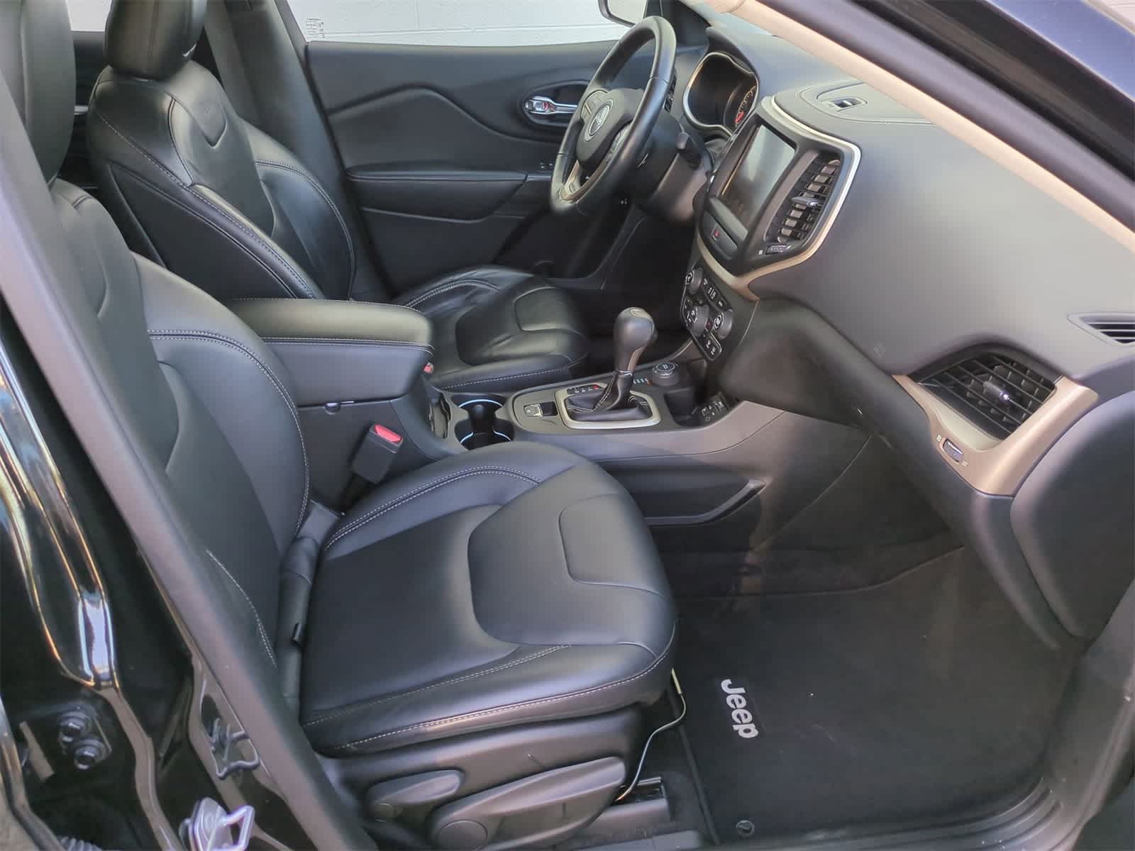 Thumbnail: 2016 Jeep Cherokee - 22