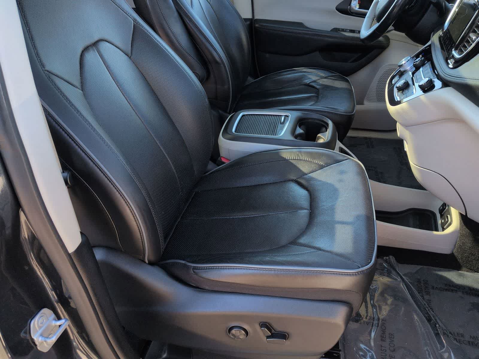 Thumbnail: 2020 Chrysler Pacifica - 24