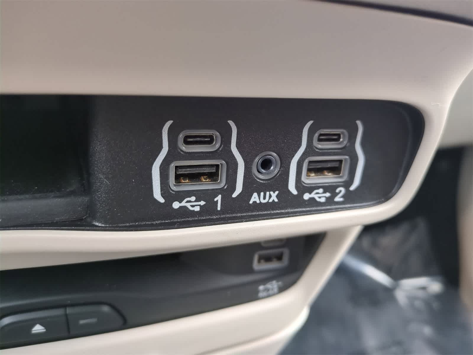 Thumbnail: 2022 Chrysler Pacifica - 31