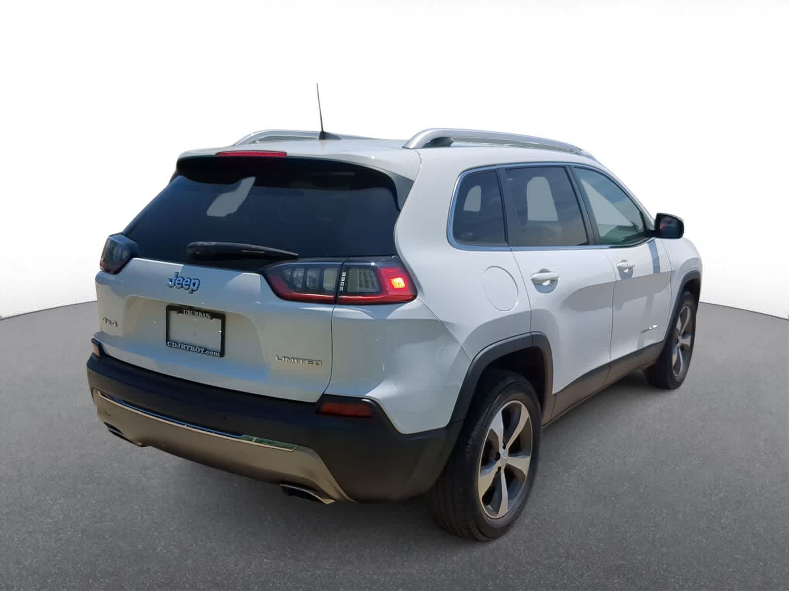 Thumbnail: 2020 Jeep Cherokee - 8