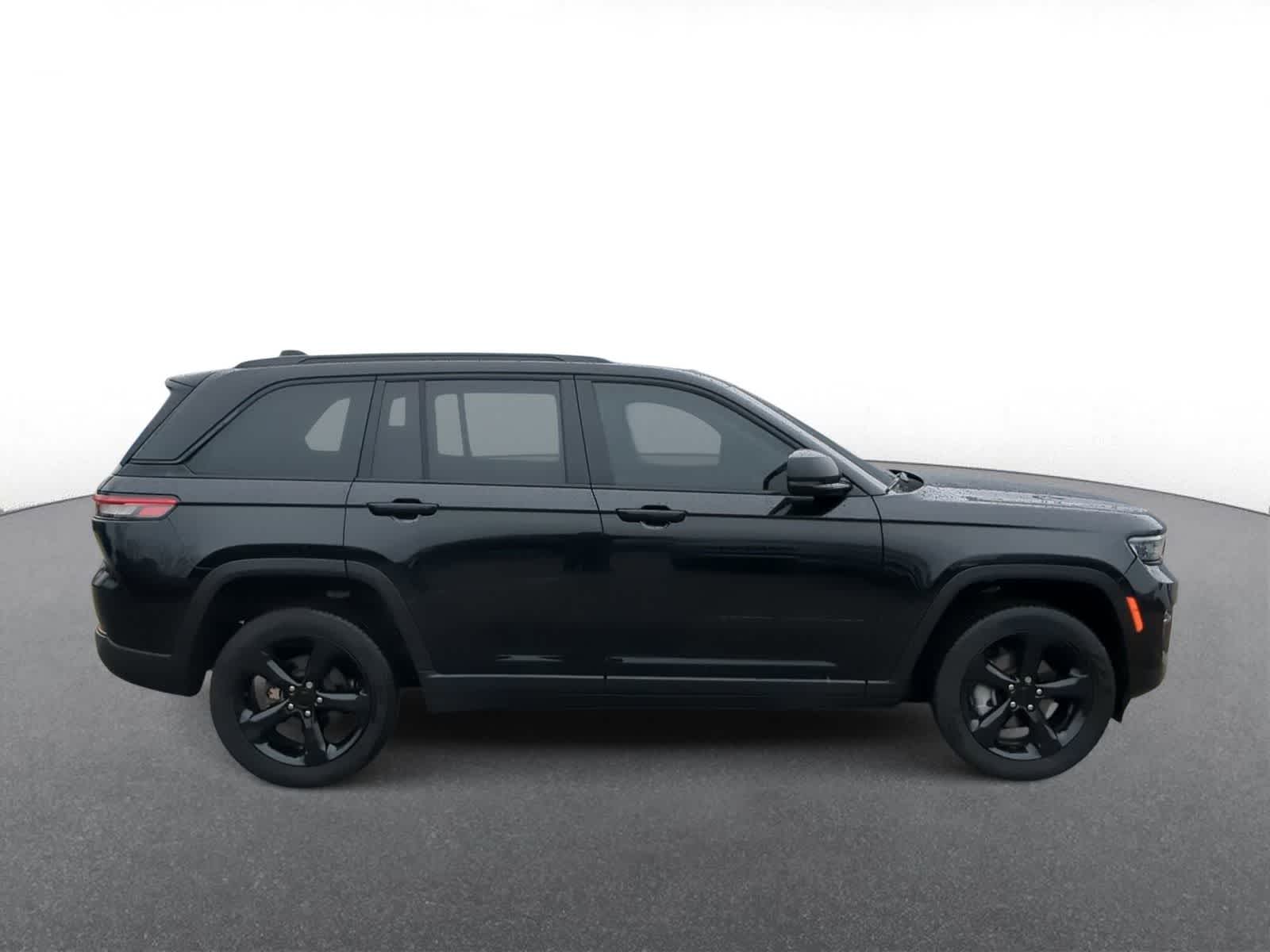 Thumbnail: 2024 Jeep Grand Cherokee - 9