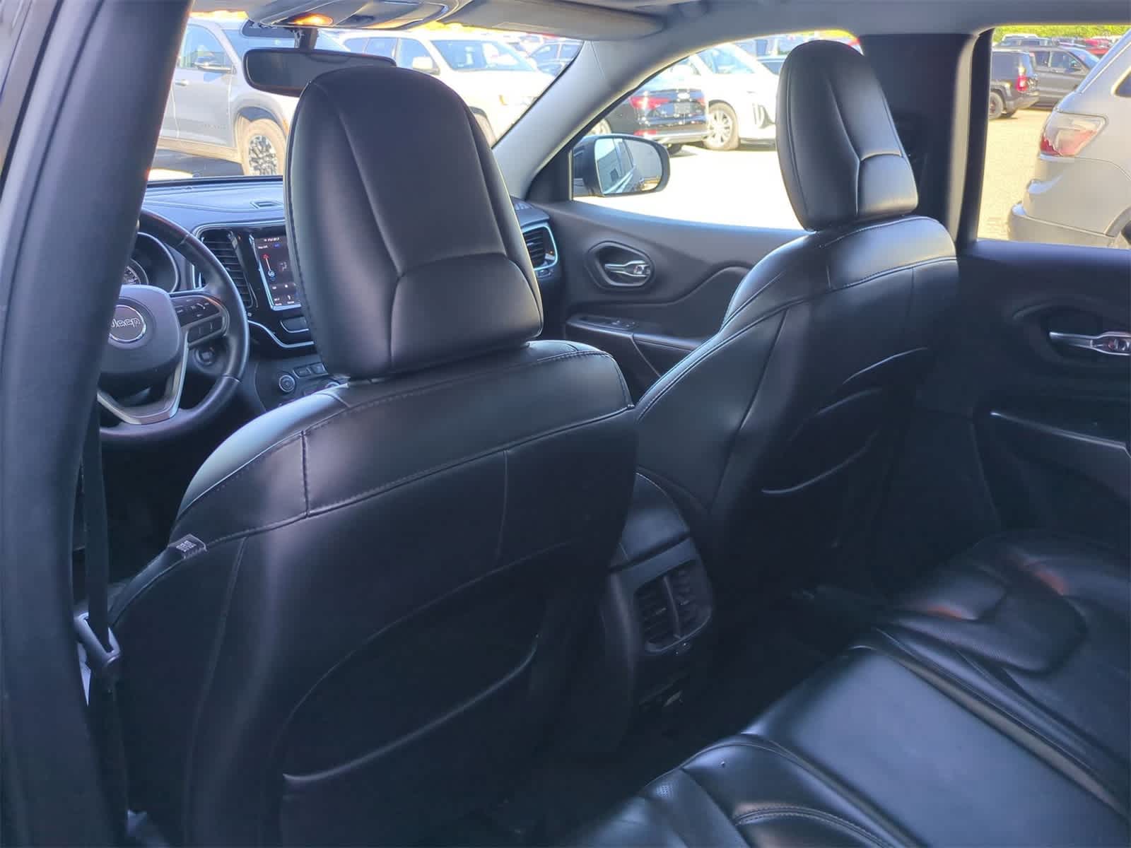 Thumbnail: 2019 Jeep Cherokee - 18