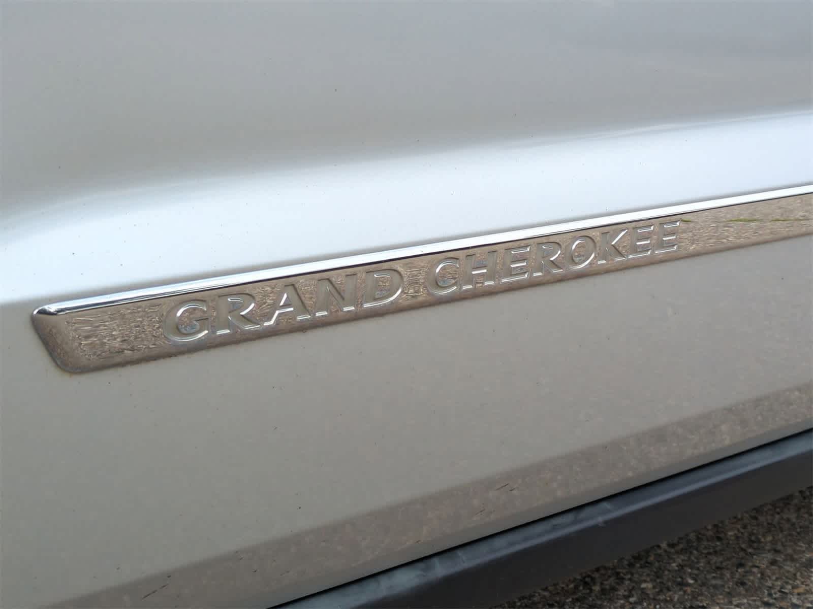 Thumbnail: 2011 Jeep Grand Cherokee - 12