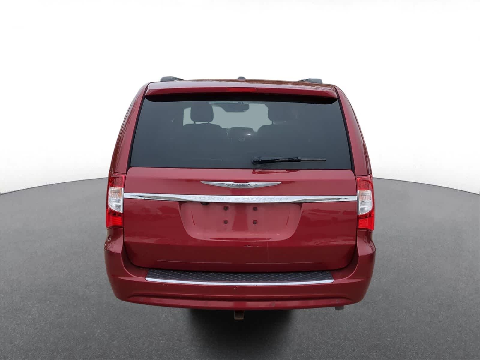 Thumbnail: 2013 Chrysler Town & Country - 7