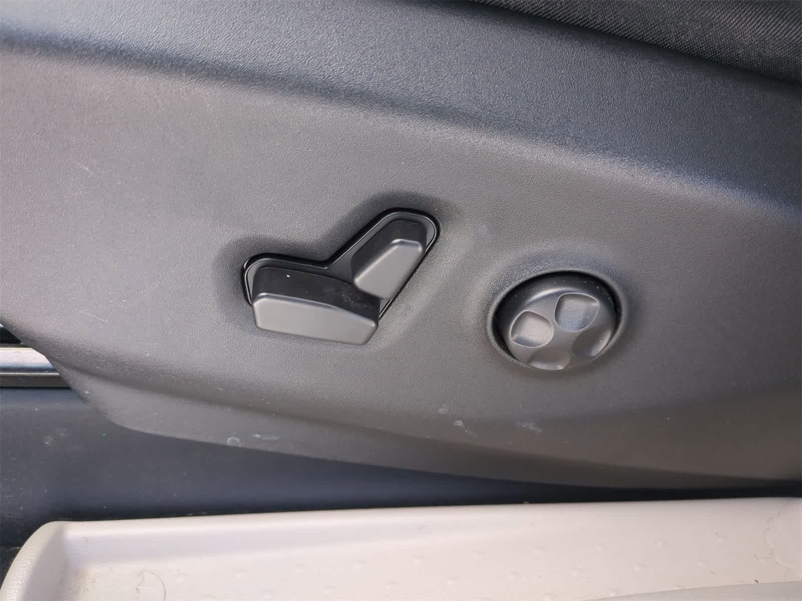 Thumbnail: 2023 Chrysler Pacifica - 17