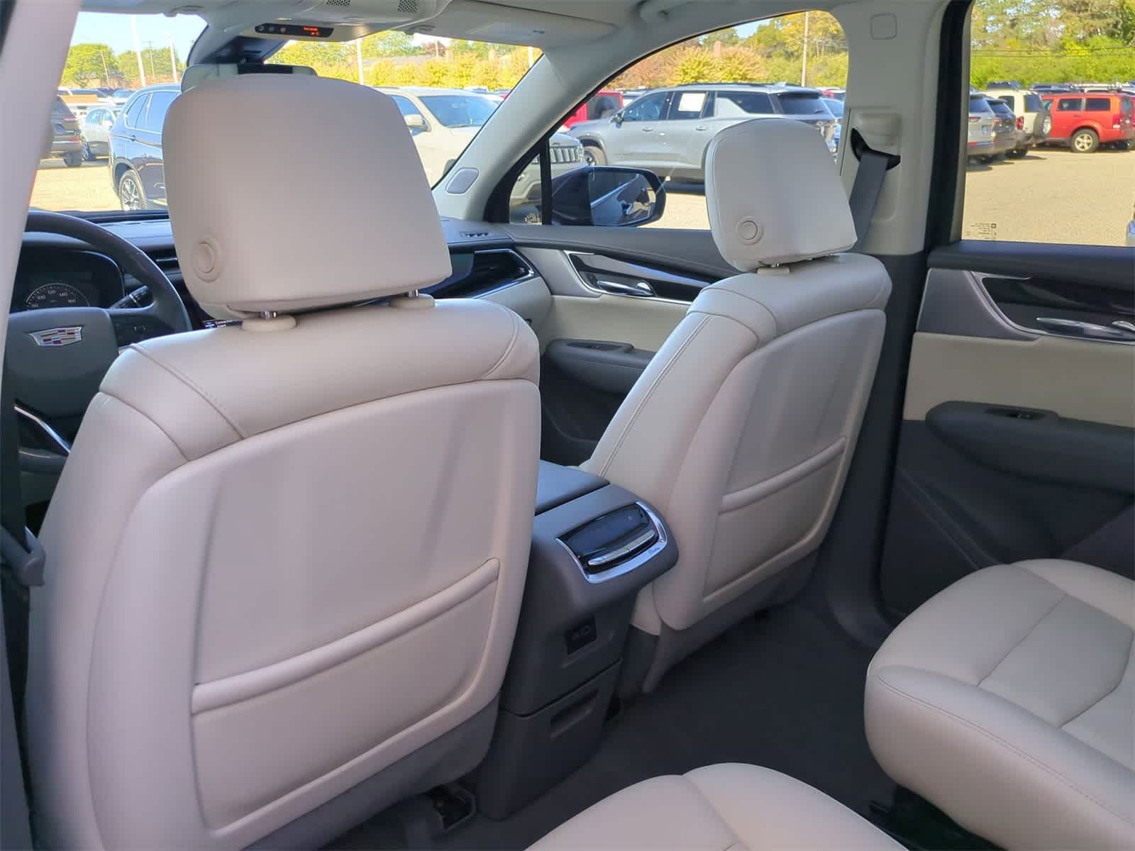 Thumbnail: 2022 Cadillac XT6 - 18