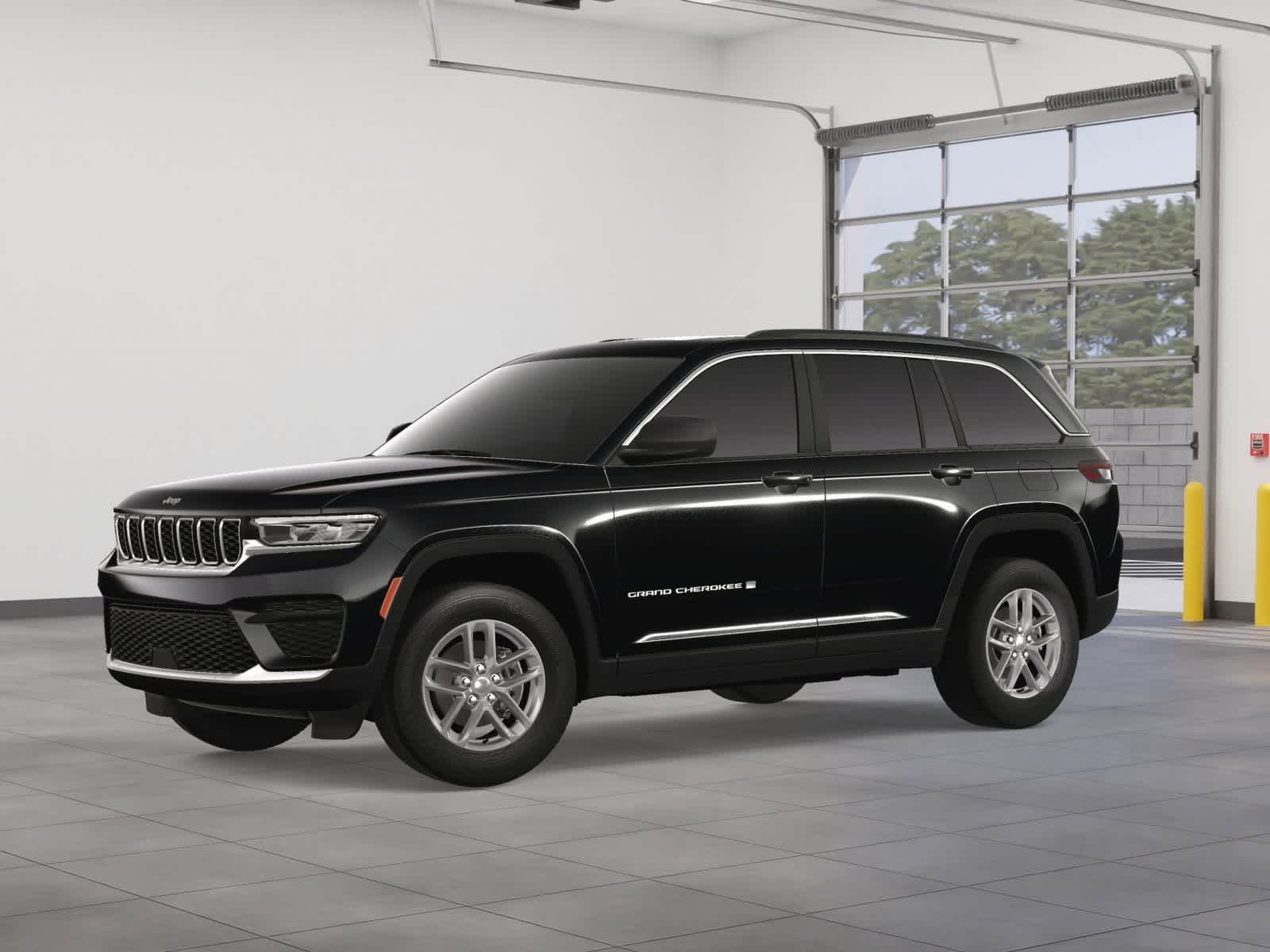 2025 Jeep Grand Cherokee Laredo 2