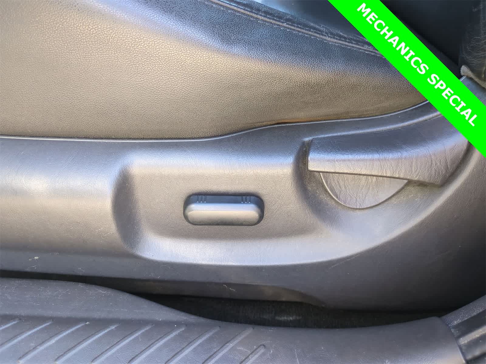 Thumbnail: 2012 Ford Escape - 17