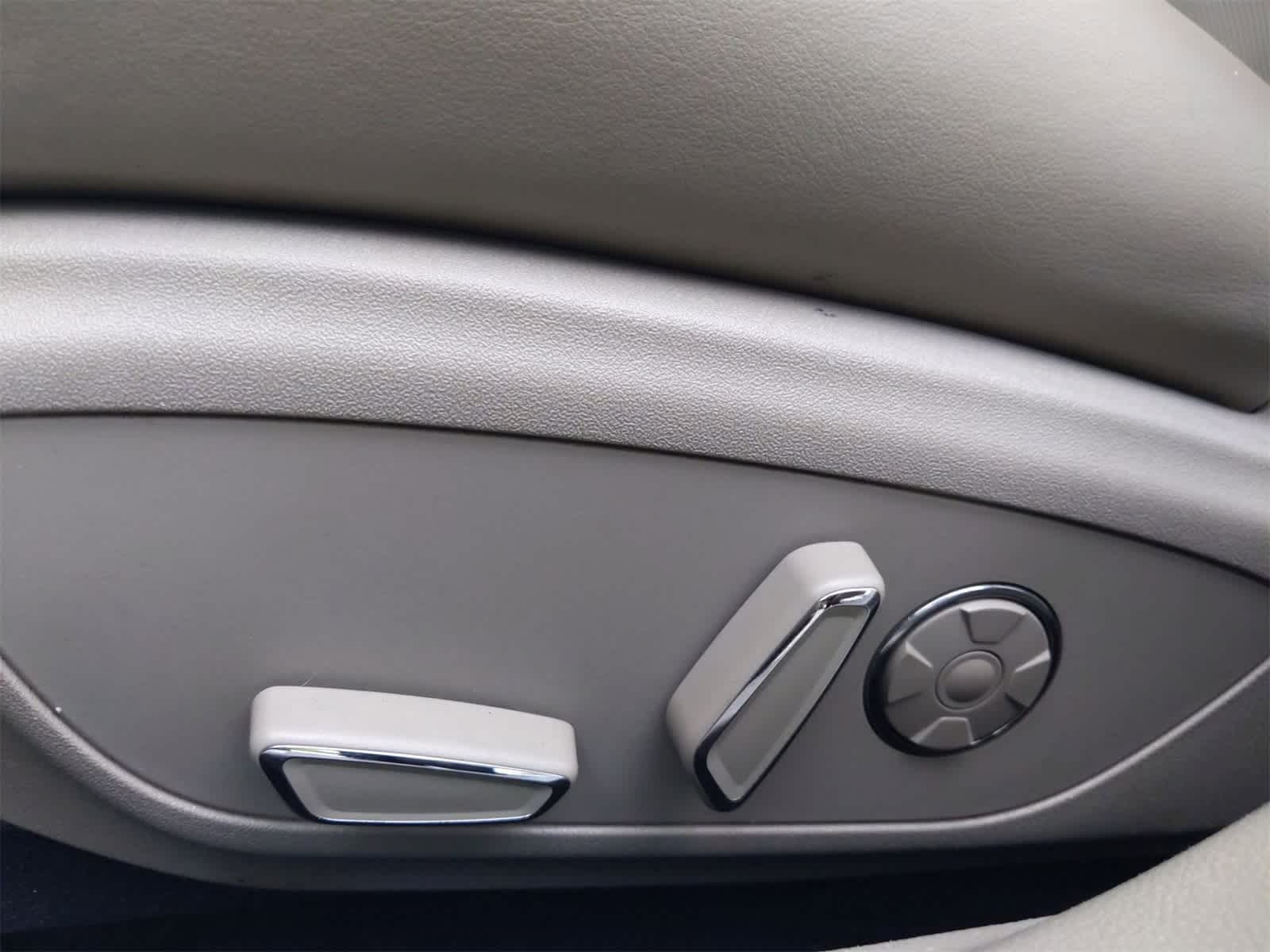 Thumbnail: 2017 Lincoln MKZ - 16