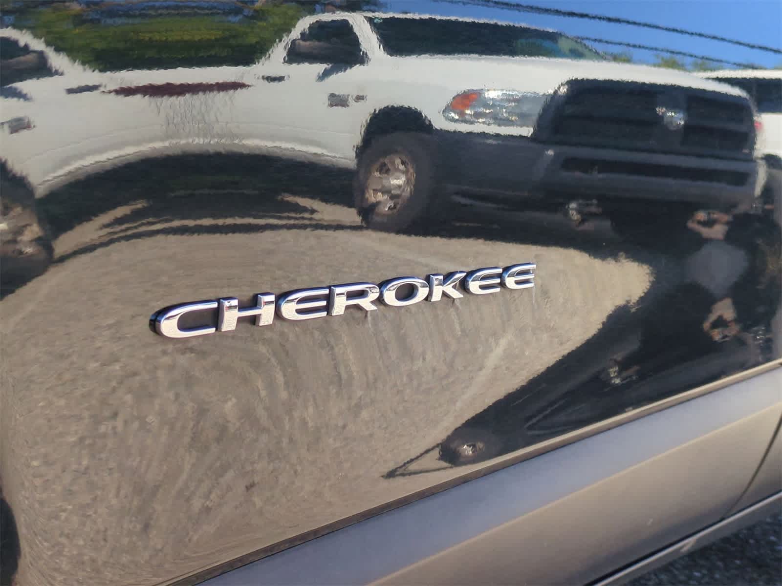 Thumbnail: 2019 Jeep Cherokee - 13