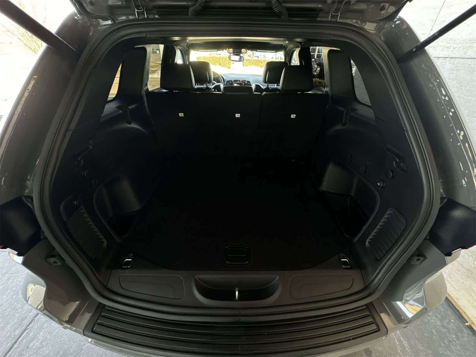 Thumbnail: 2022 Jeep Grand Cherokee - 35