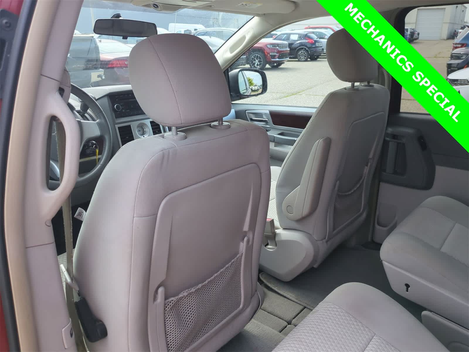 Thumbnail: 2009 Chrysler Town & Country - 16