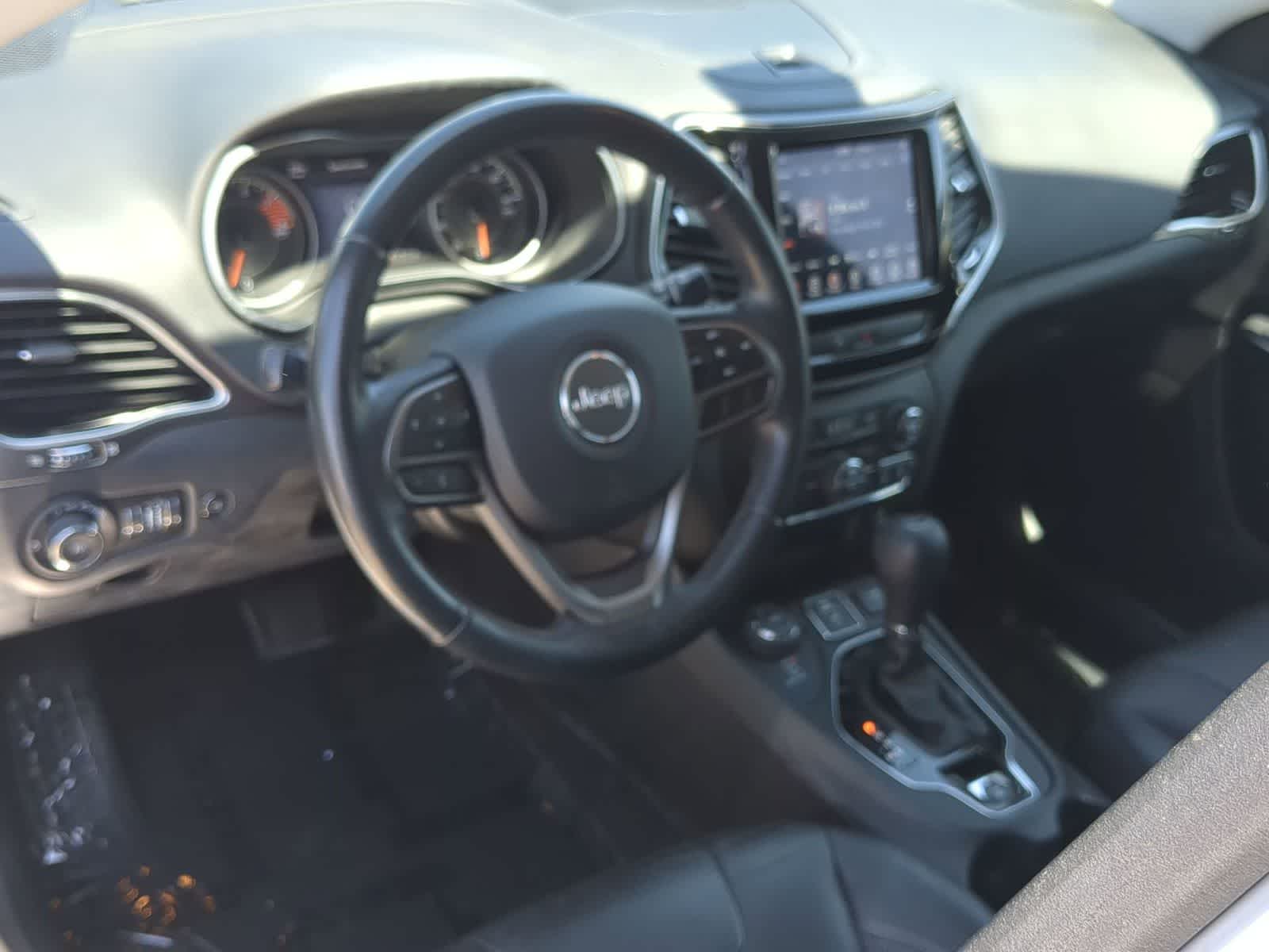 Thumbnail: 2020 Jeep Cherokee - 10