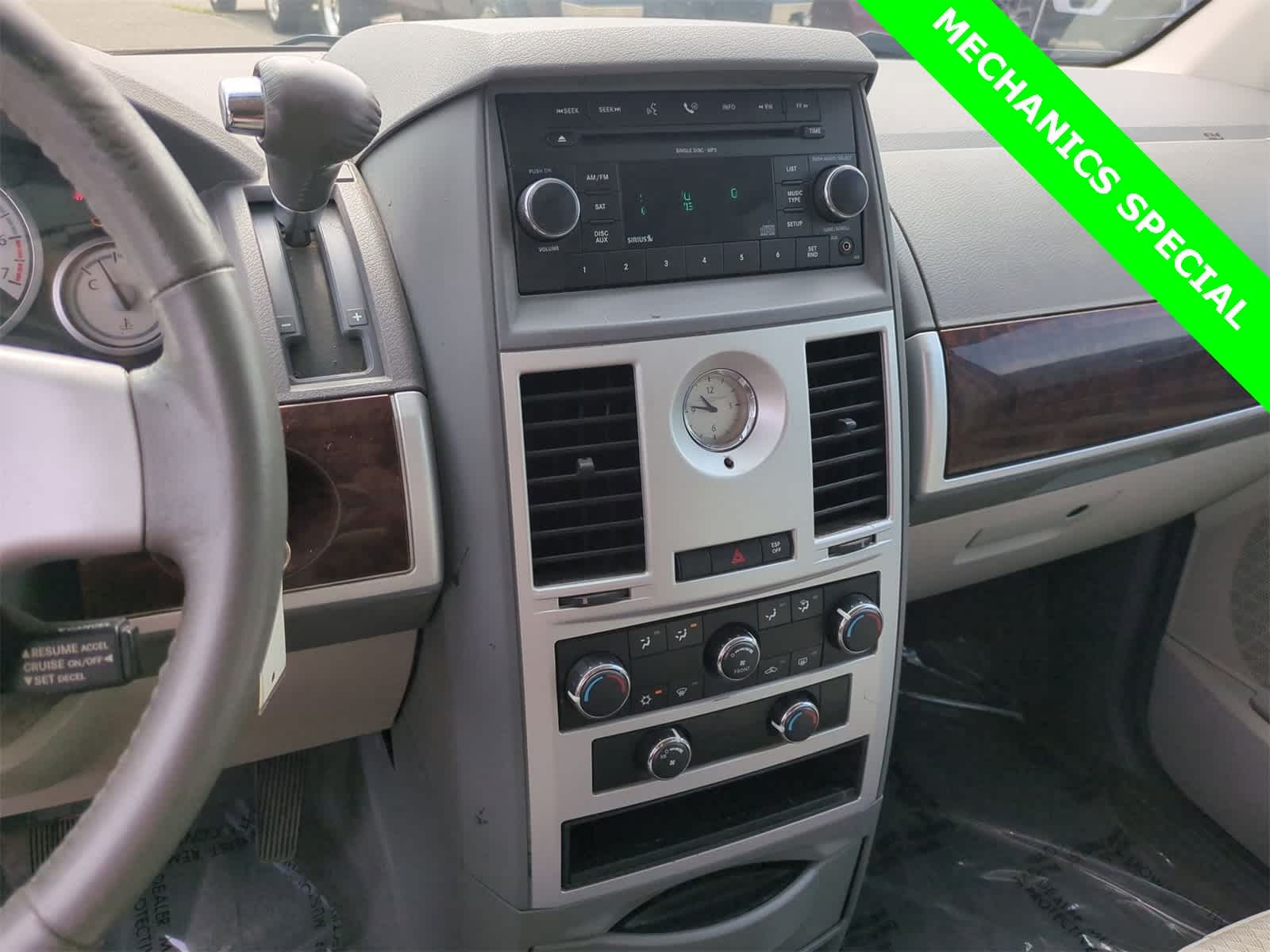 Thumbnail: 2009 Chrysler Town & Country - 22