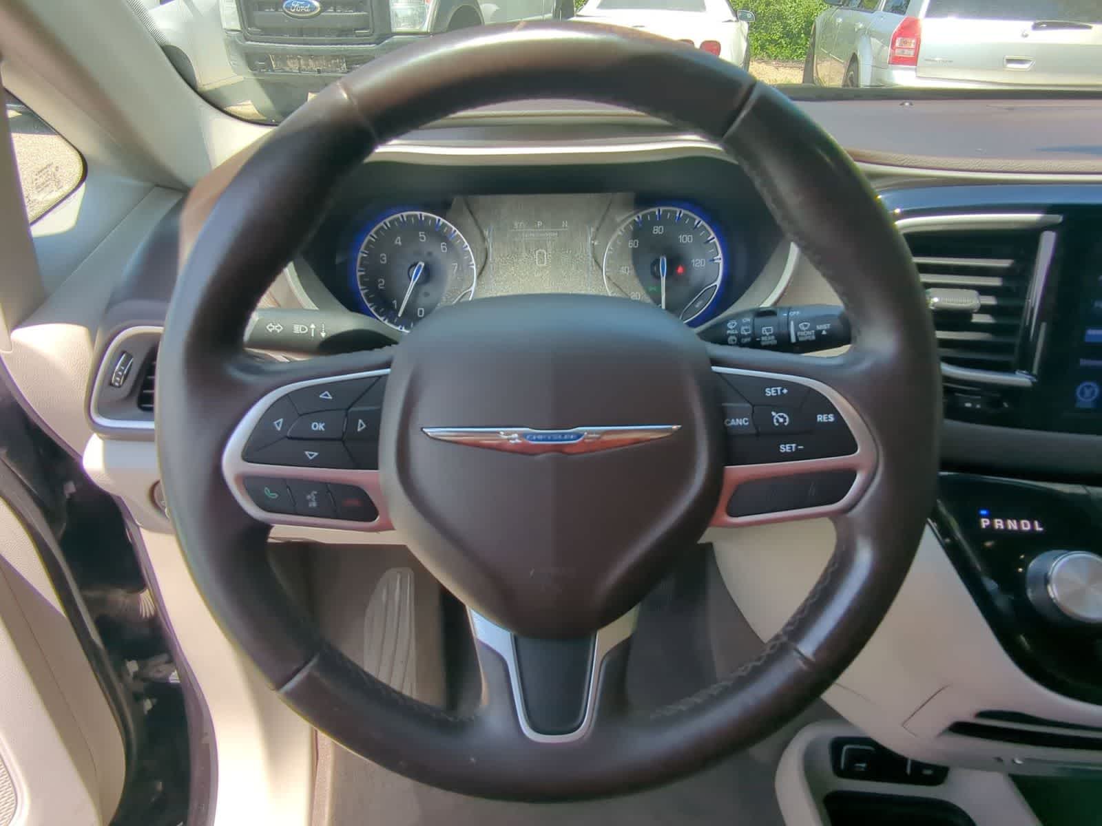 Thumbnail: 2017 Chrysler Pacifica - 22