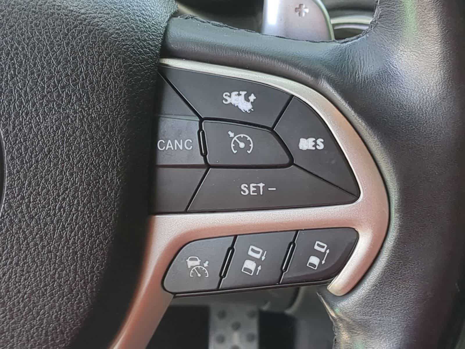 Thumbnail: 2016 Jeep Grand Cherokee - 24