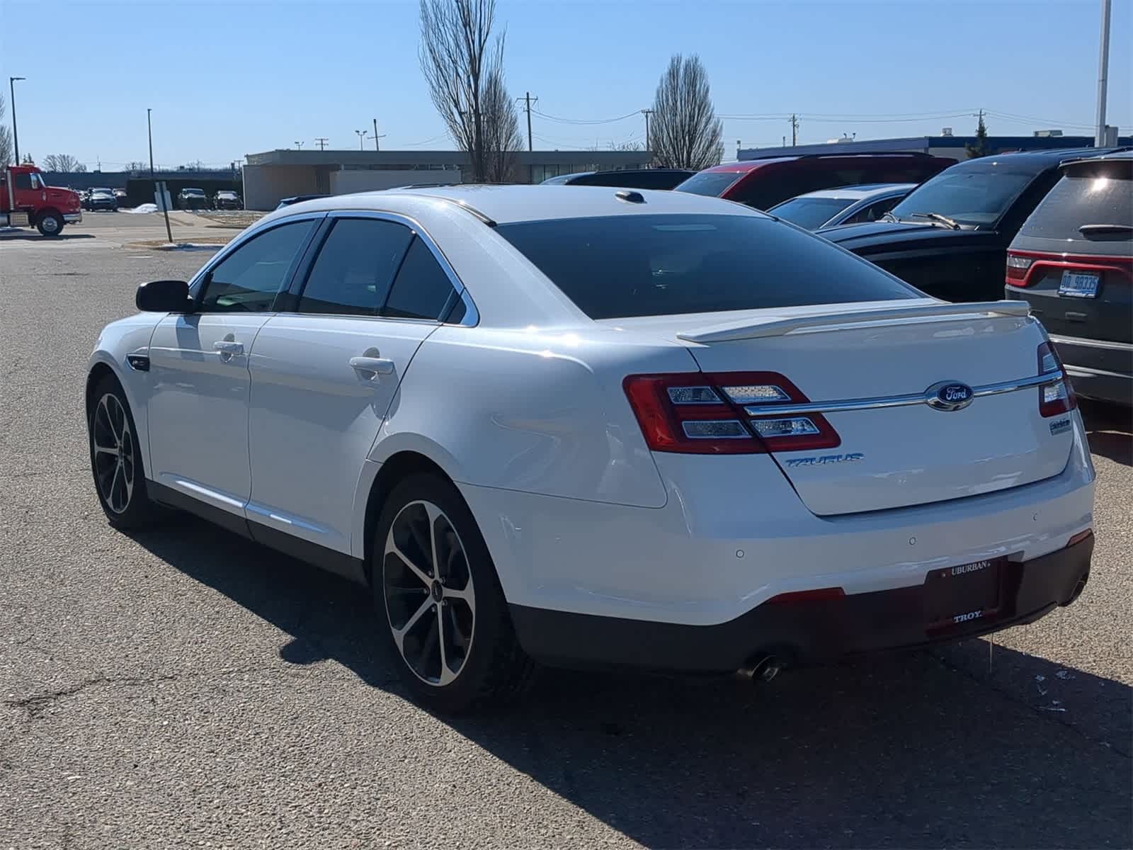 Thumbnail: 2016 Ford Taurus - 12