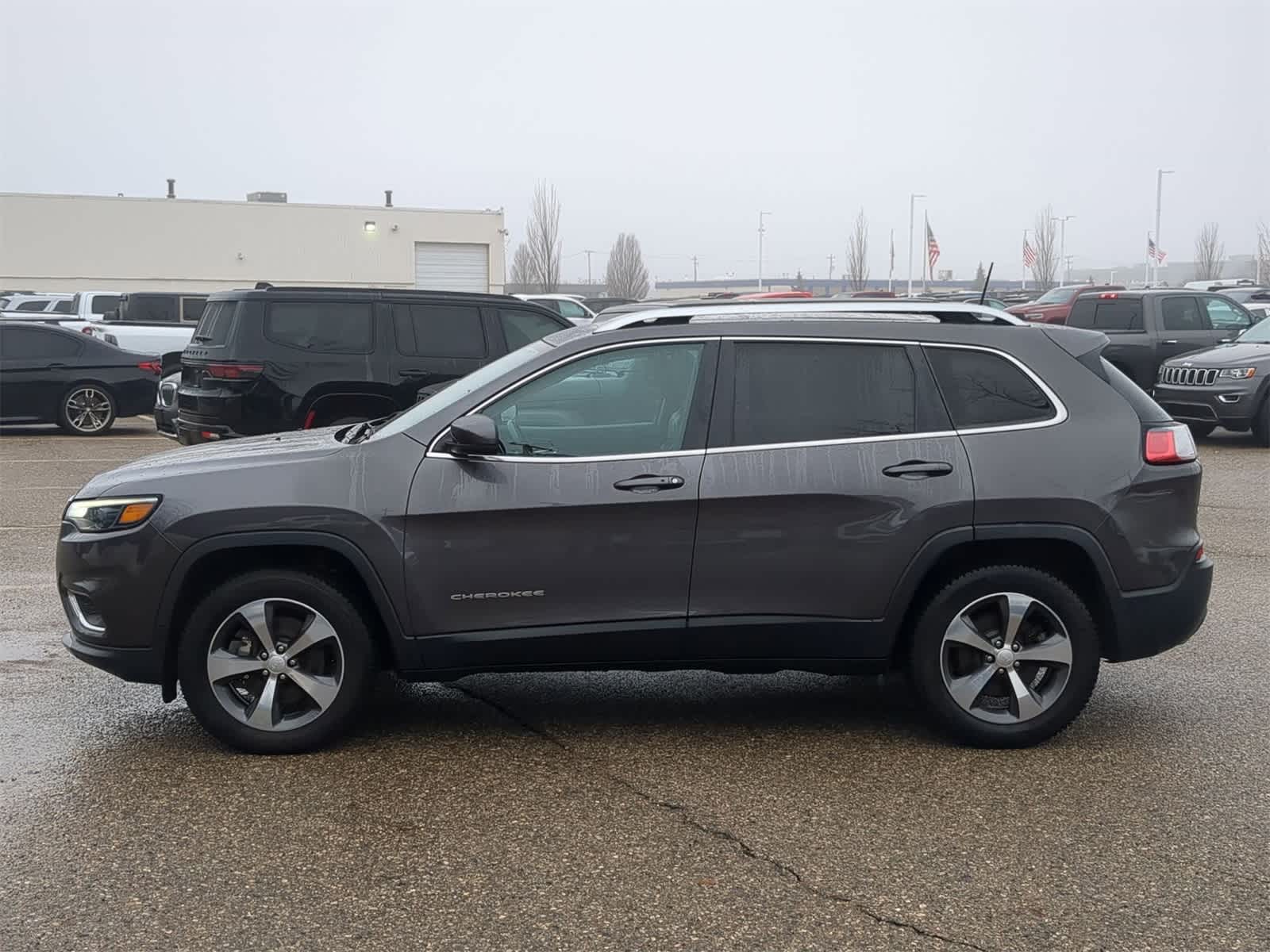 Thumbnail: 2019 Jeep Cherokee - 11