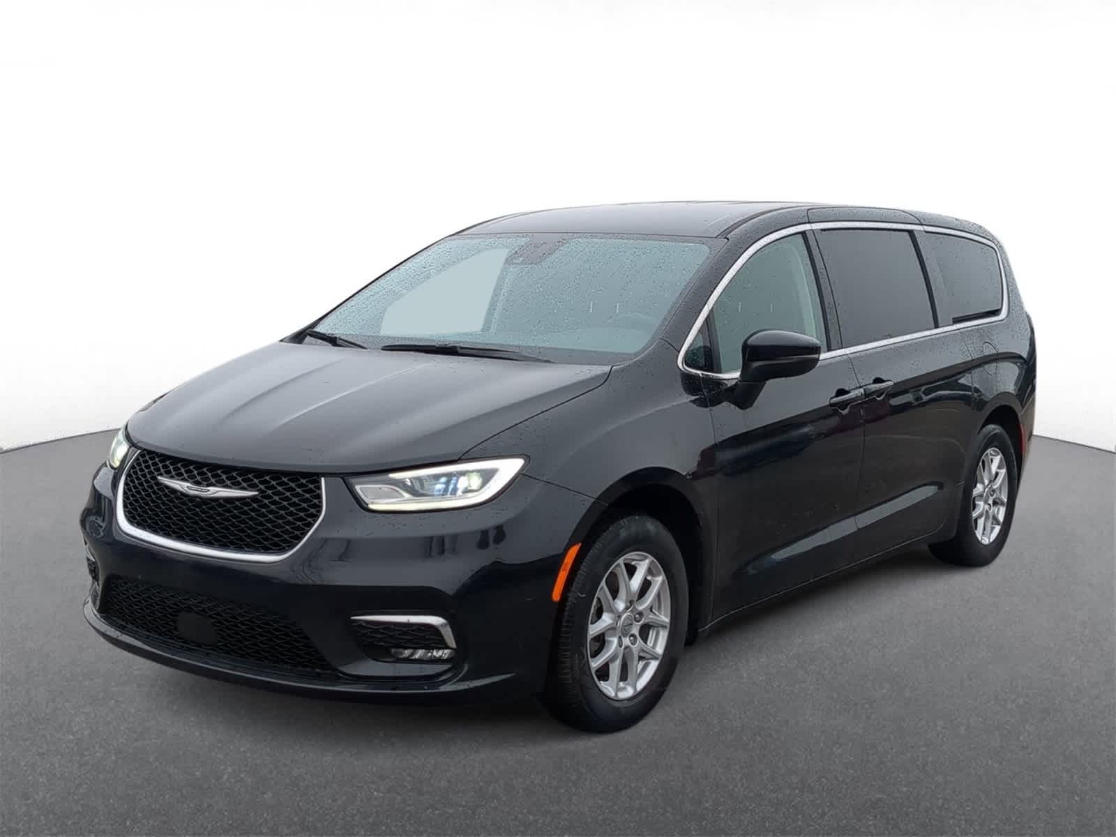 Thumbnail: 2023 Chrysler Pacifica - 4