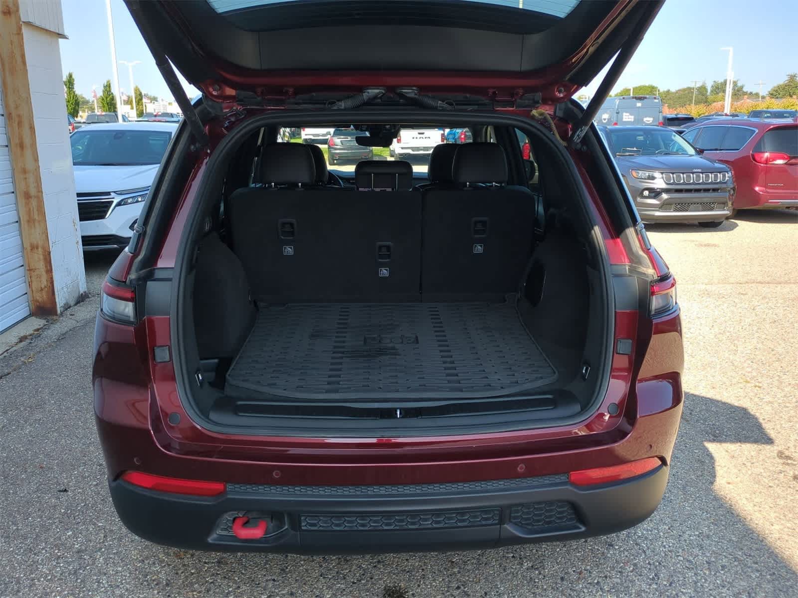 Thumbnail: 2022 Jeep Grand Cherokee - 34