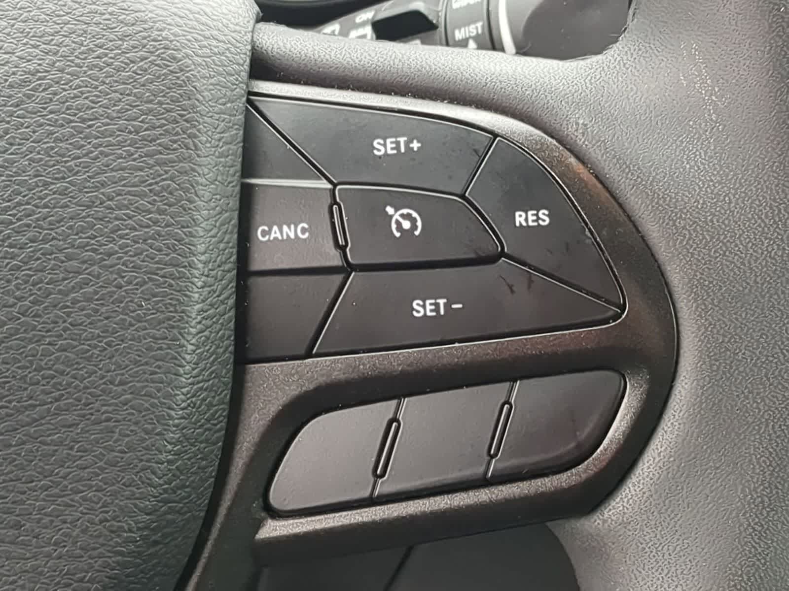 Thumbnail: 2022 Jeep Cherokee - 24