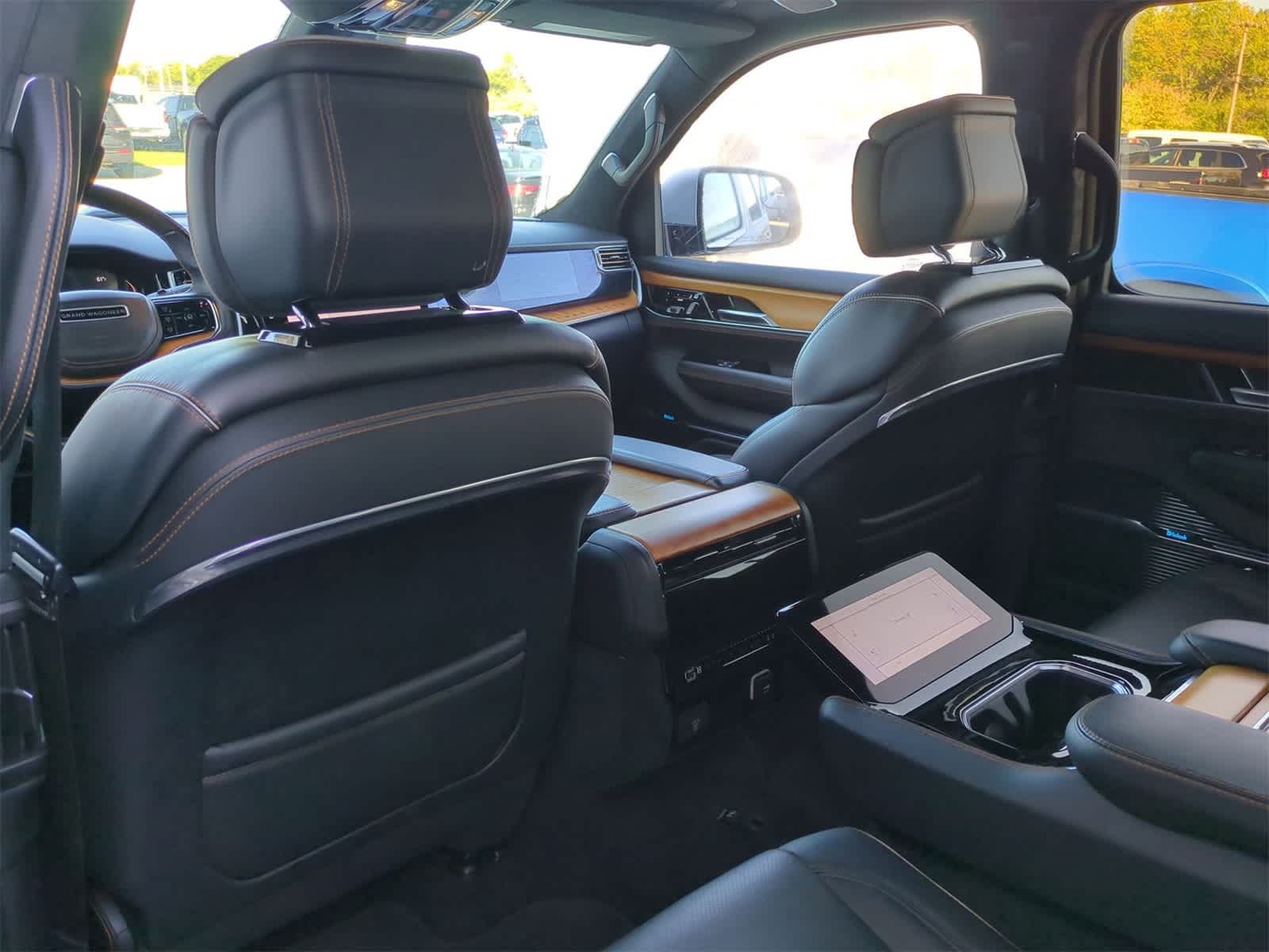 Thumbnail: 2022 Jeep Grand Wagoneer - 17