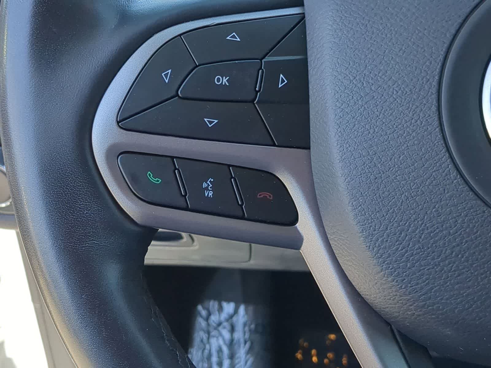 Thumbnail: 2020 Jeep Cherokee - 23