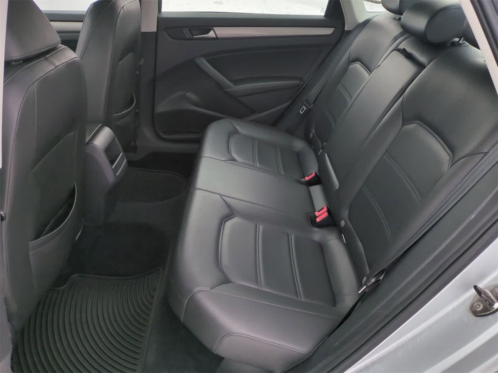 2014 Volkswagen Passat Wolfsburg Edition 17