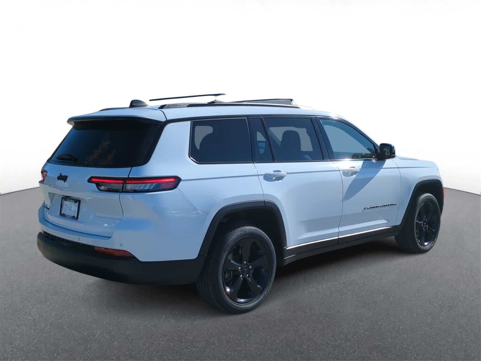 Thumbnail: 2023 Jeep Grand Cherokee L - 8