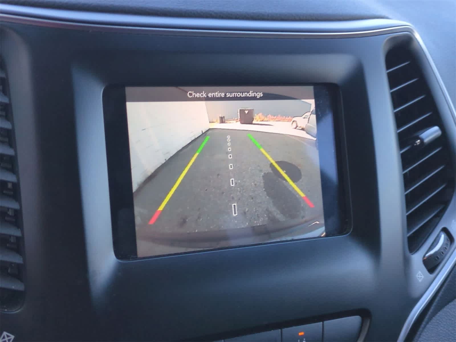 Thumbnail: 2021 Jeep Cherokee - 28