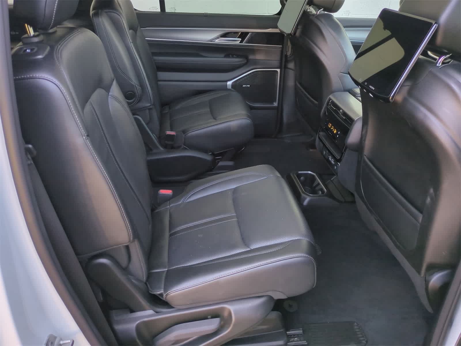 Thumbnail: 2023 Jeep Wagoneer - 20