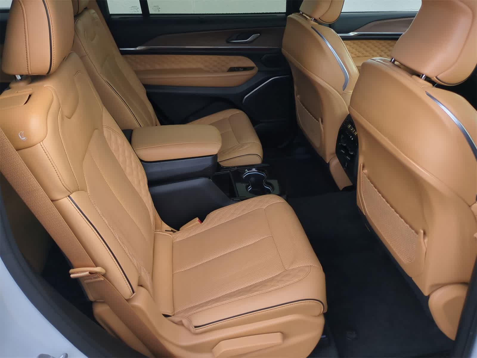 Thumbnail: 2022 Jeep Grand Cherokee L - 21