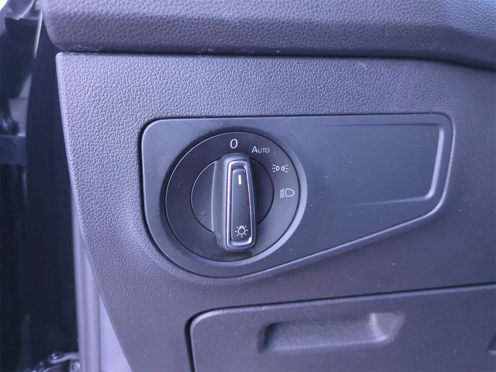 Thumbnail: 2022 Volkswagen Tiguan - 28