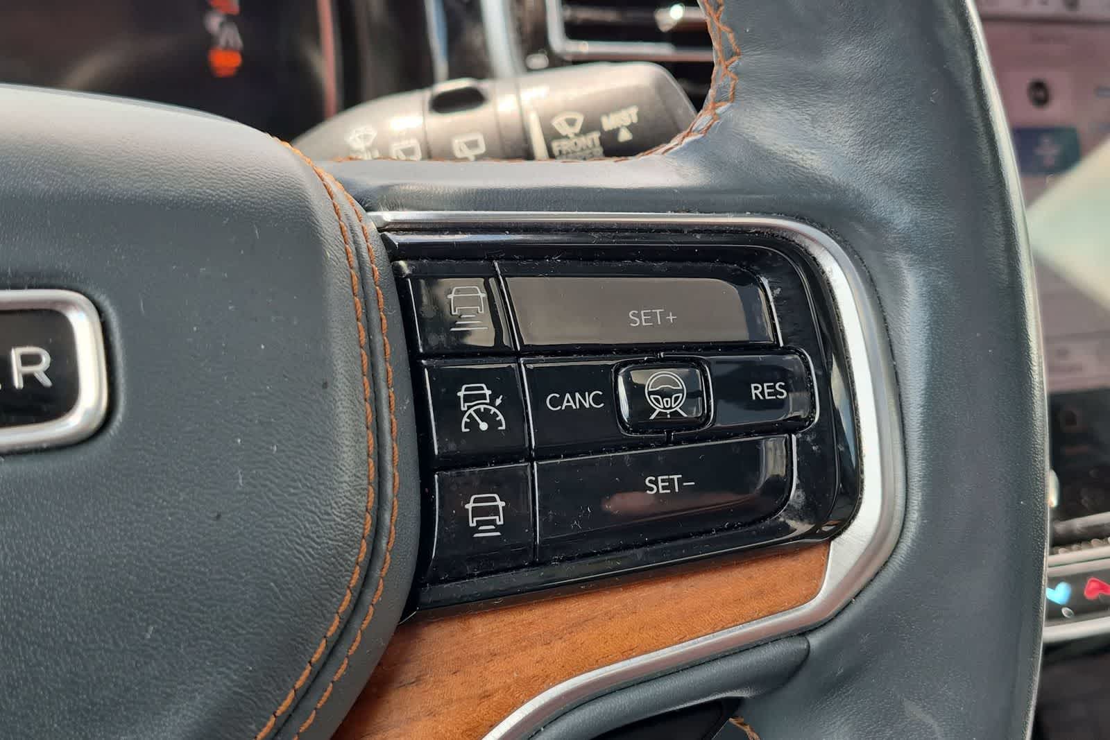Thumbnail: 2022 Jeep Grand Wagoneer - 25