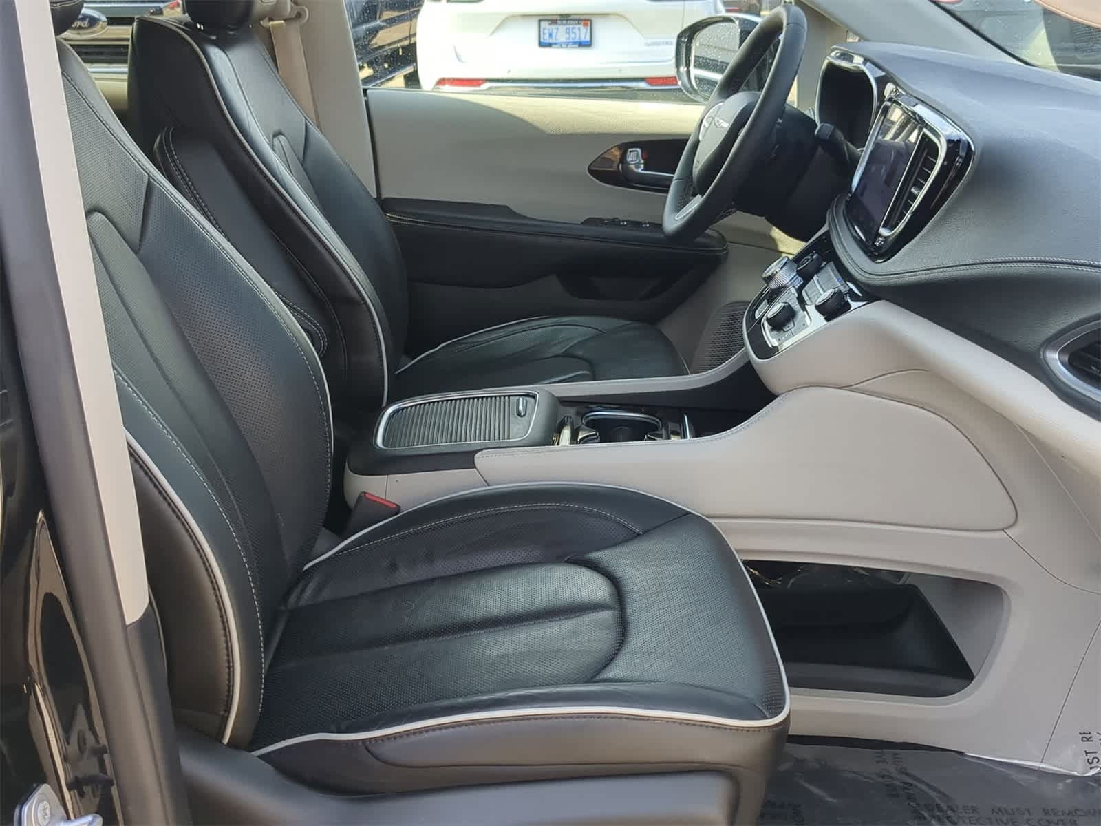 Thumbnail: 2023 Chrysler Pacifica - 30