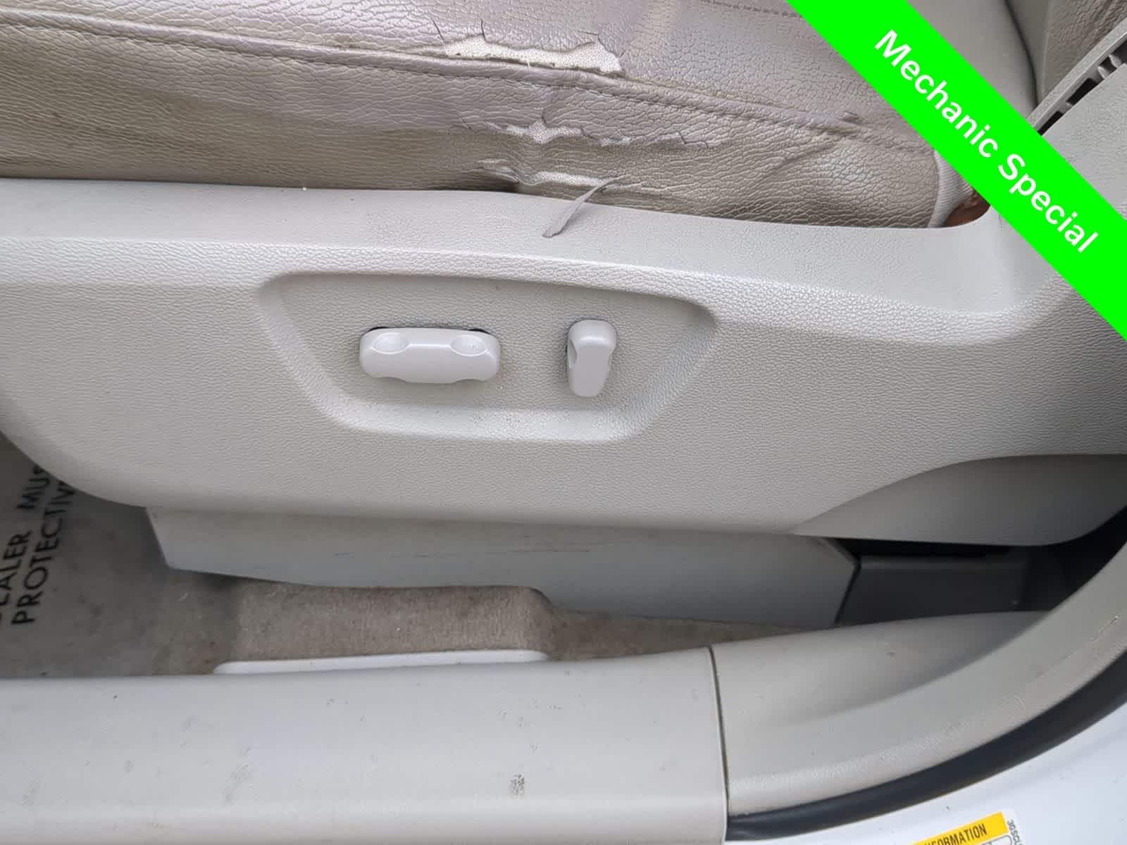 Thumbnail: 2008 Saturn VUE - 17