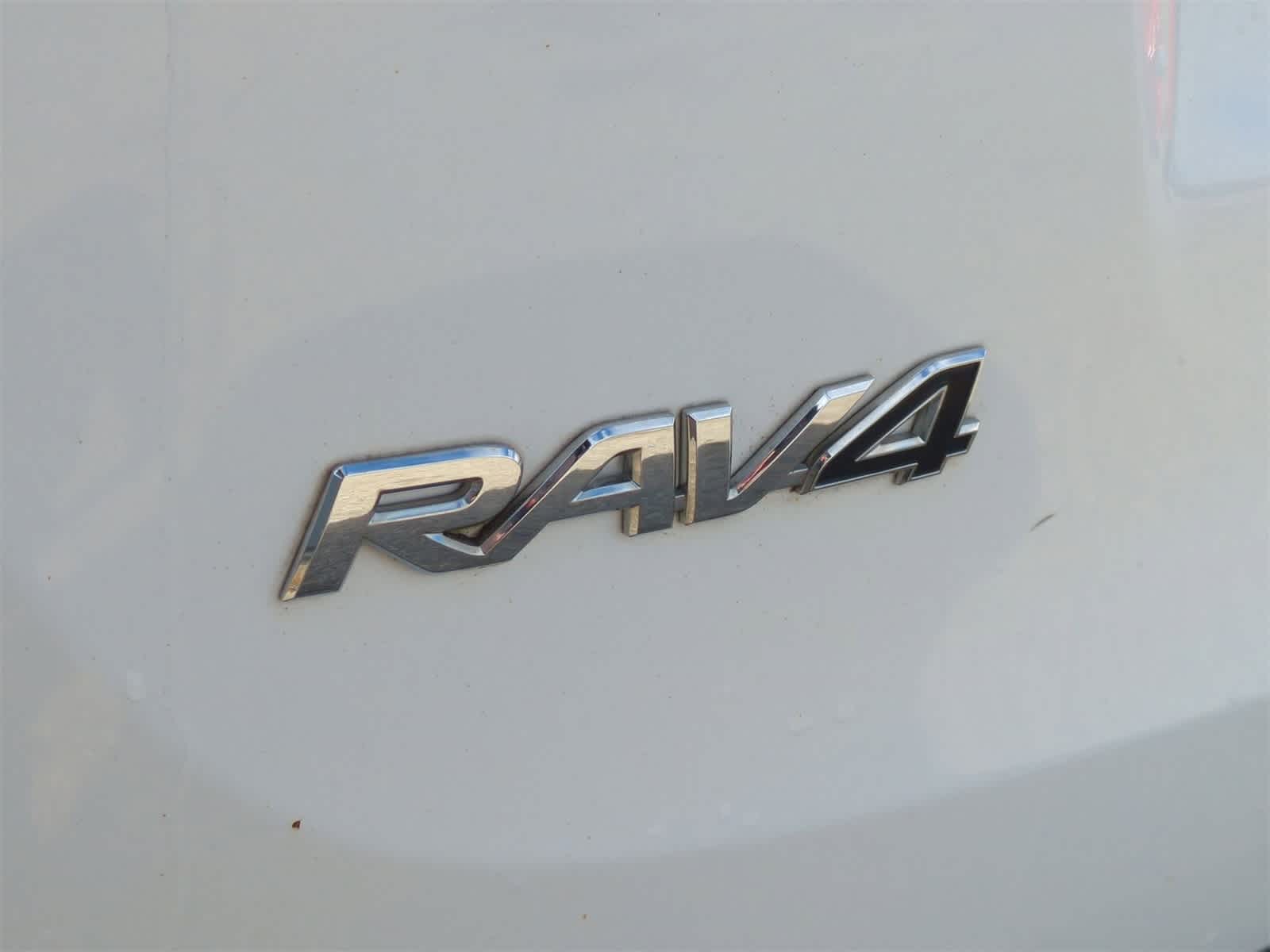 Thumbnail: 2015 Toyota RAV4 - 13