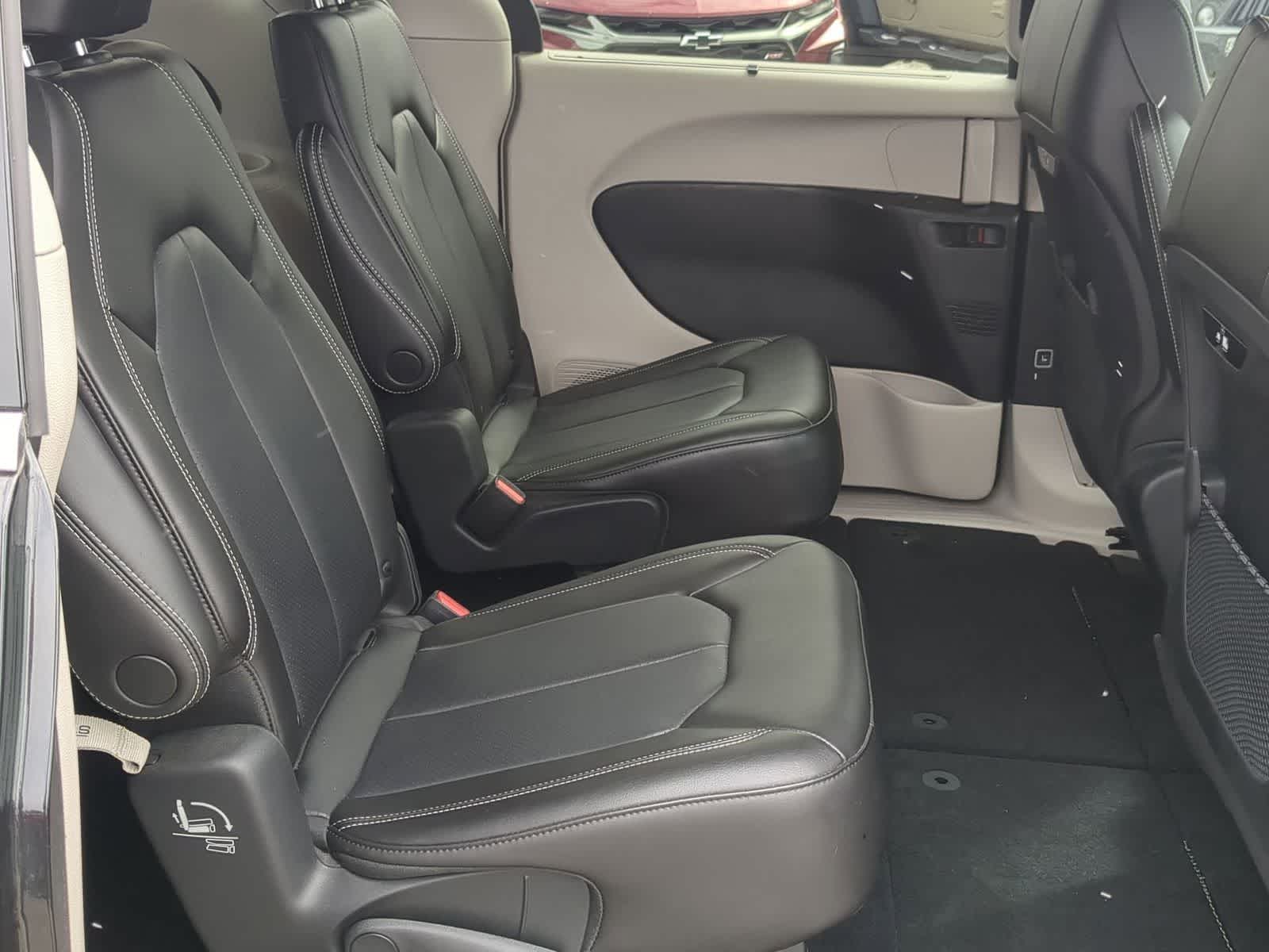 Thumbnail: 2023 Chrysler Pacifica - 19