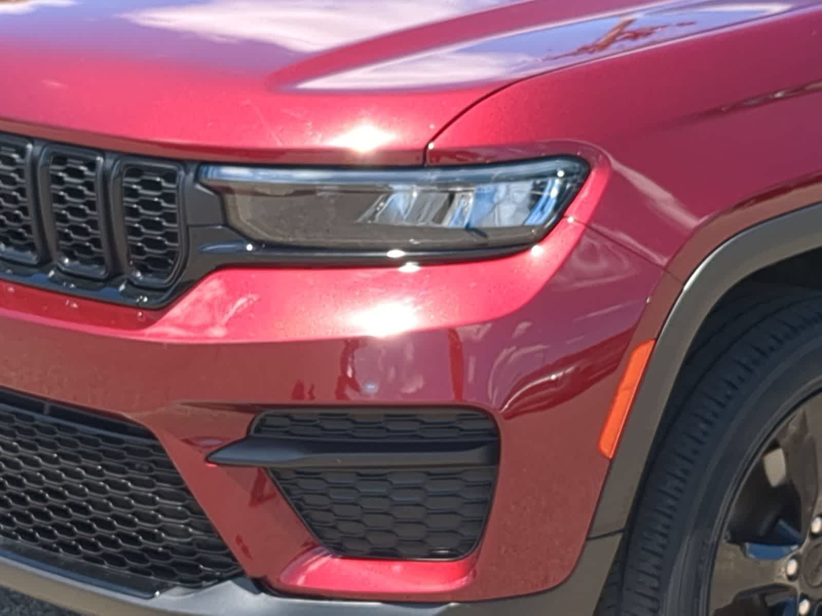Thumbnail: 2023 Jeep Grand Cherokee - 11