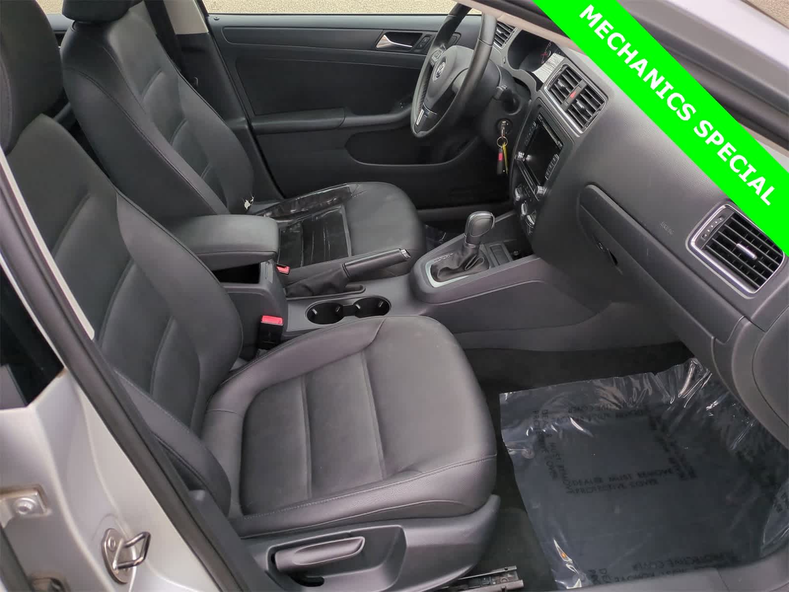 Thumbnail: 2011 Volkswagen Jetta - 21