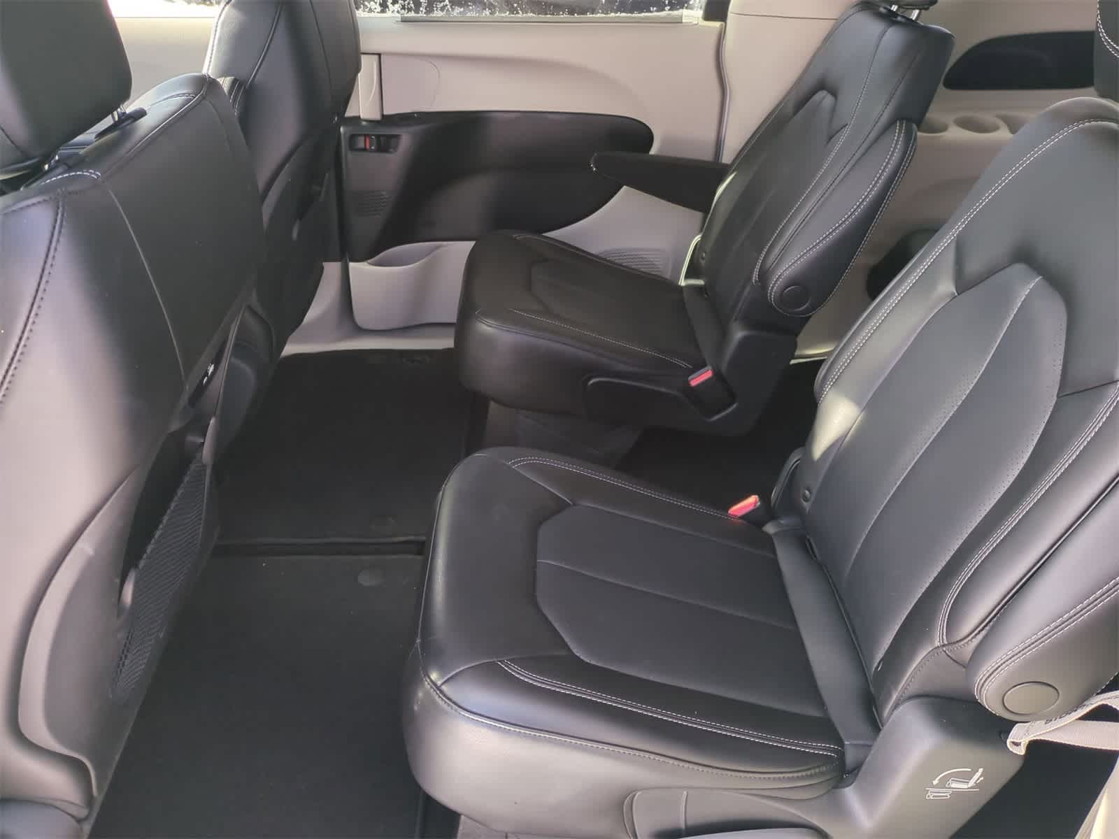 Thumbnail: 2023 Chrysler Pacifica - 19