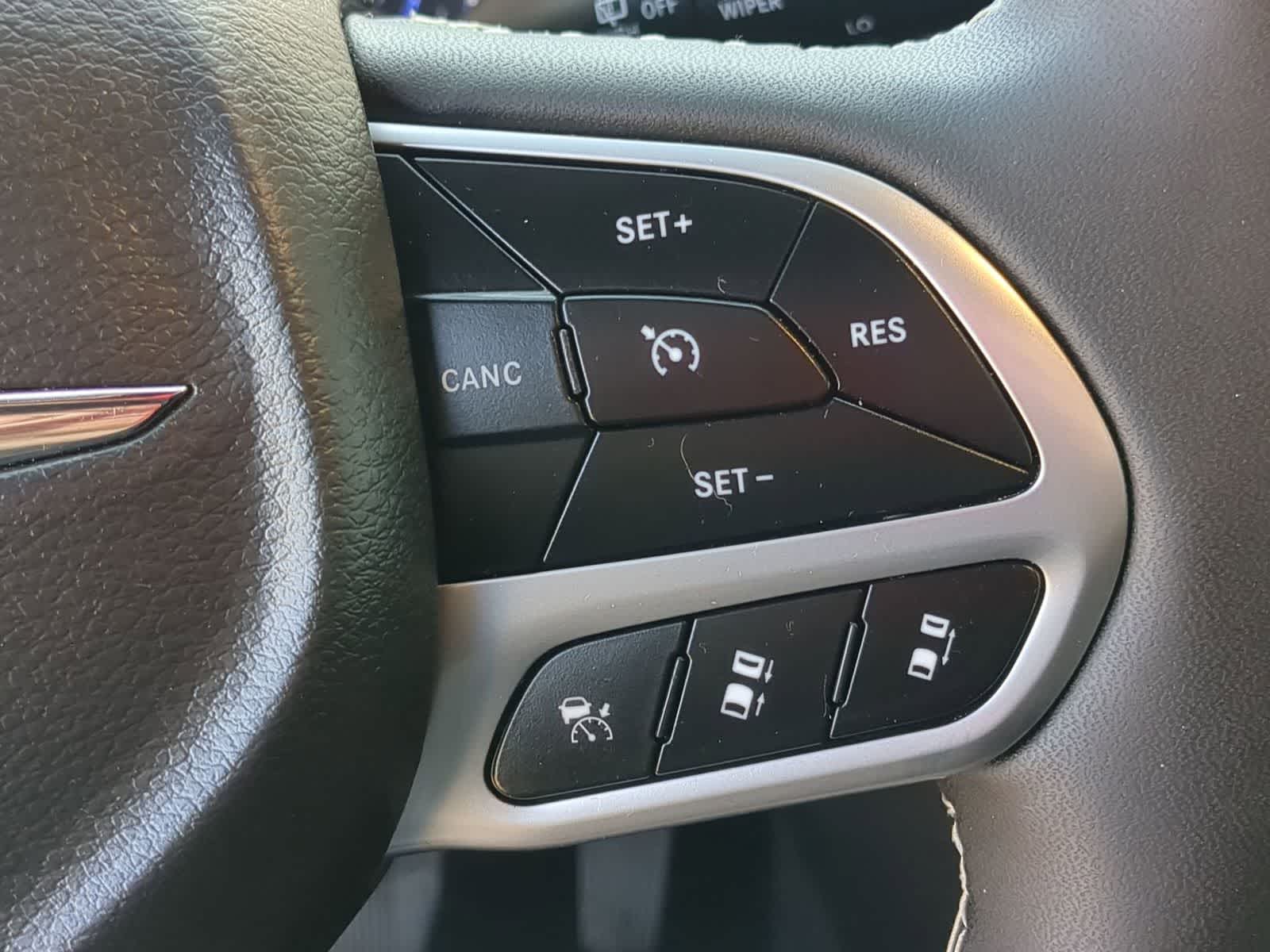 Thumbnail: 2025 Chrysler Voyager - 24