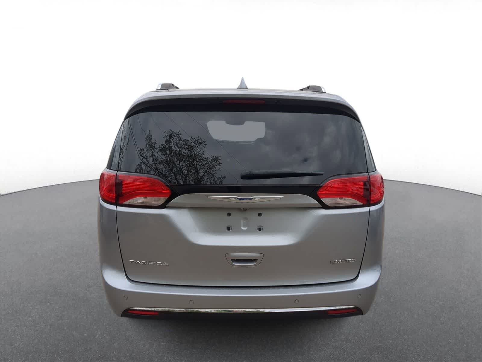 Thumbnail: 2018 Chrysler Pacifica - 7