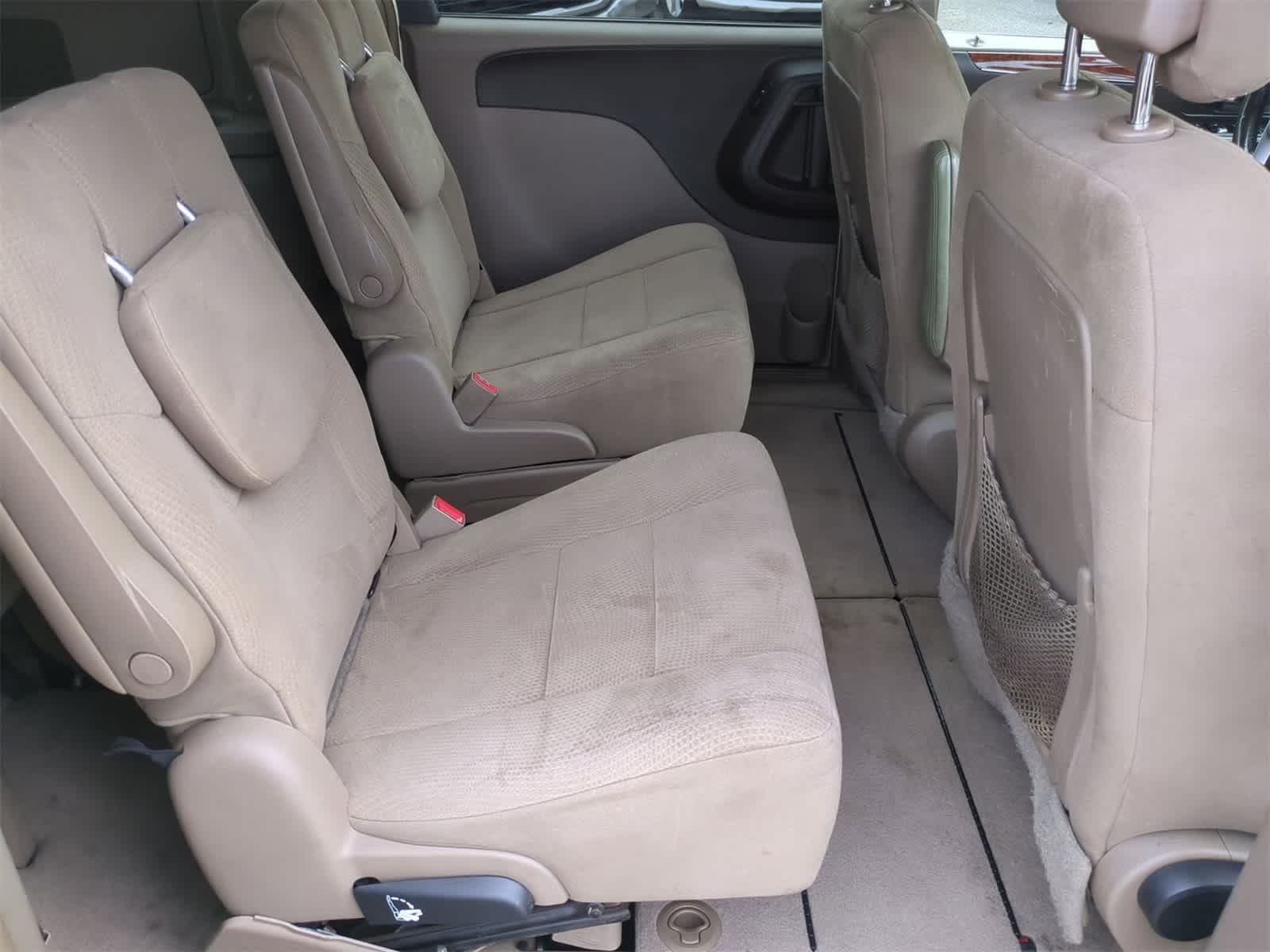 Thumbnail: 2011 Chrysler Town & Country - 17