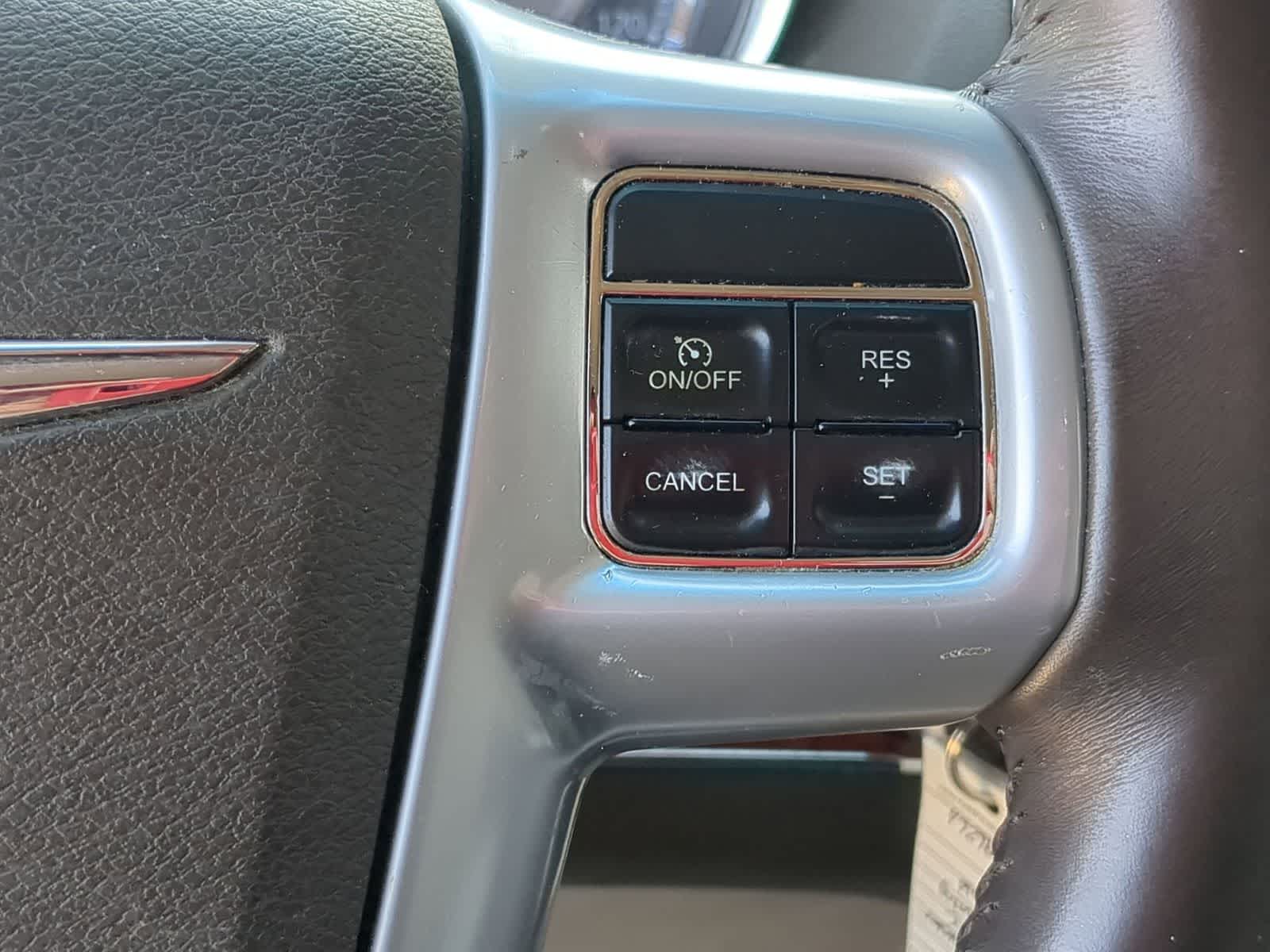 Thumbnail: 2013 Chrysler Town & Country - 24