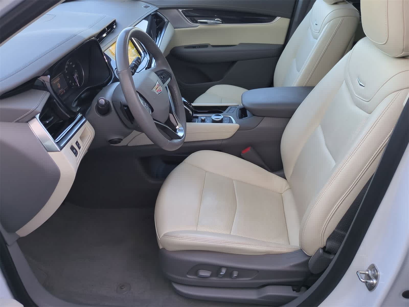 Thumbnail: 2024 Cadillac XT6 - 16