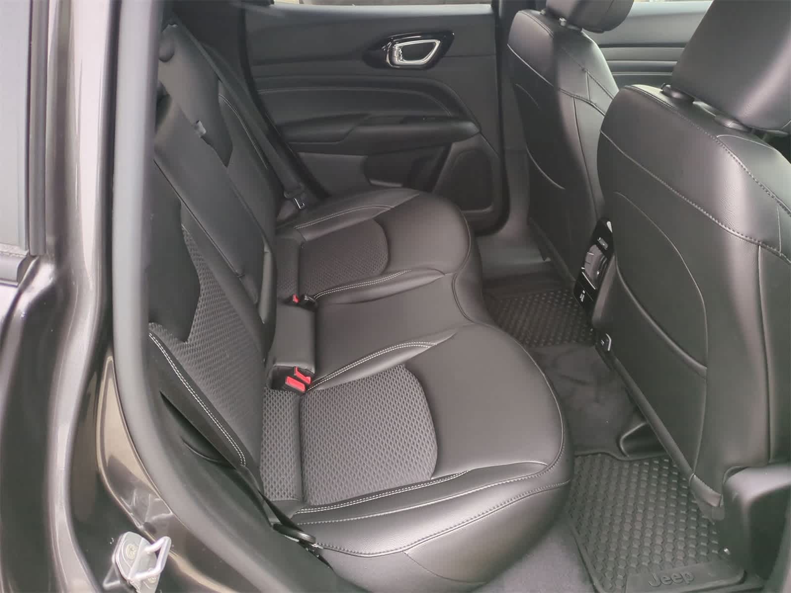 Thumbnail: 2023 Jeep Compass - 20