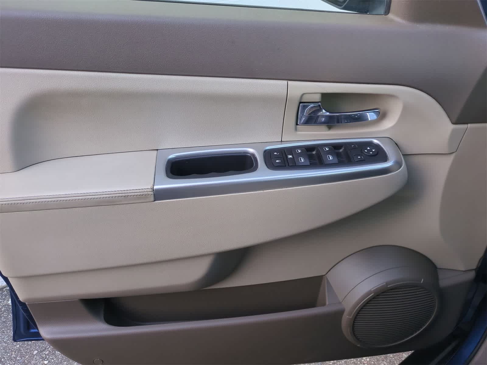 Thumbnail: 2010 Jeep Liberty - 30