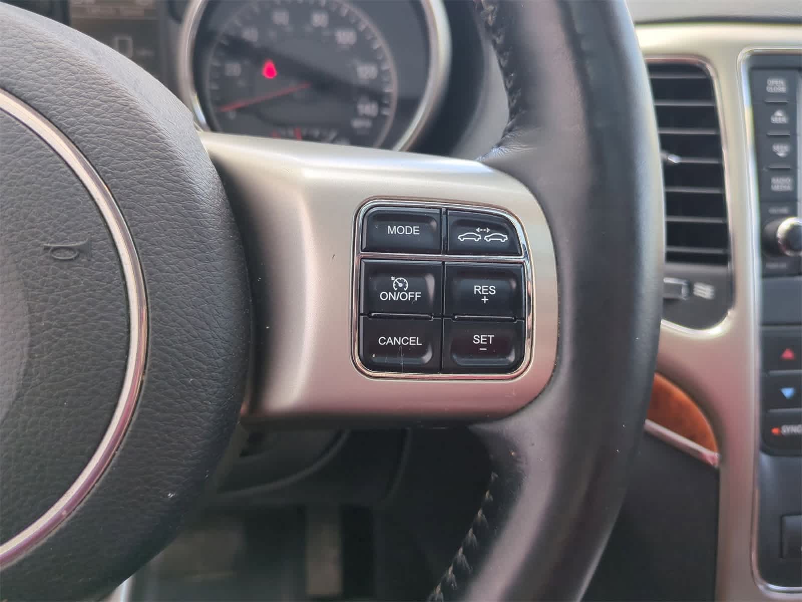 2012 Jeep Grand Cherokee Overland 23
